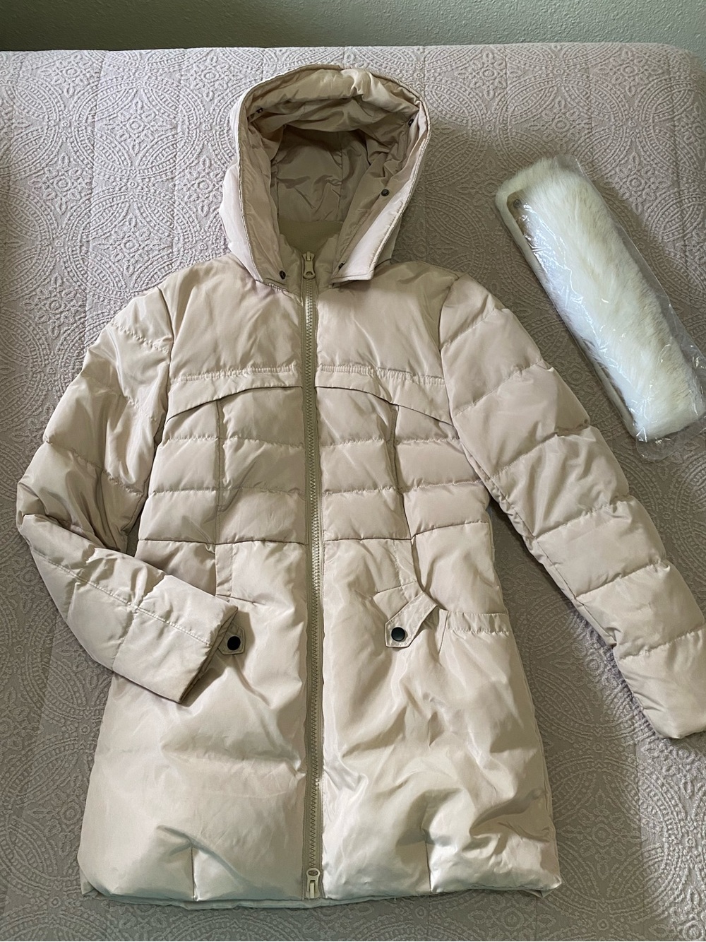 Luxe Cream Hooded Puffer Coat with Removable Faux-Fur Trim